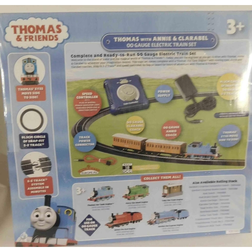 315 - New and unboxed Thomas and Friends - Thomas with Annie and Clarabel 00 guage electric train set