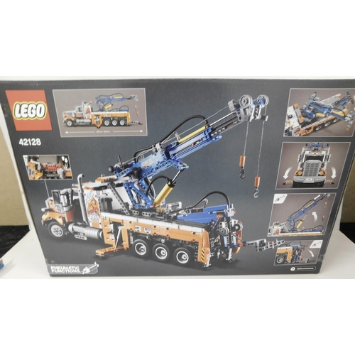 365 - New and boxed Lego Technic heavy-duty tow truck (42128) 11+