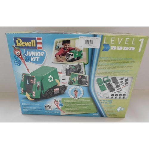 421 - Revell junior kit - new and boxed 4+ 00808 Bin Lorry + Figure