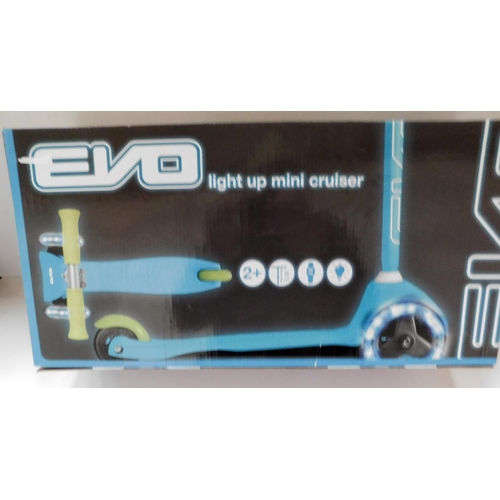 468 - New & boxed Evo light up mini cruiser scooter (2+)