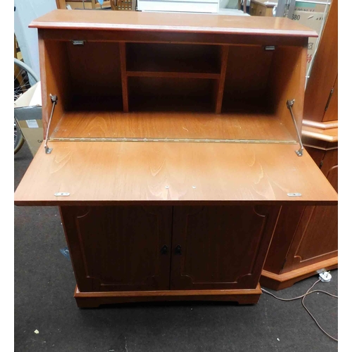 709 - Teak effect bureau