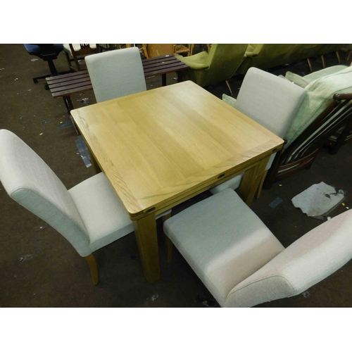 538A - Extending folding oak table and four chairs