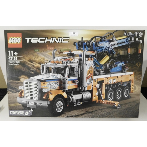 588 - New and boxed Lego Technic heavy-duty tow truck (42128) 11+