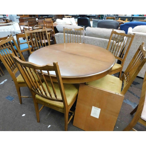 638 - Circular madrigal table + 6 chairs with middle table section