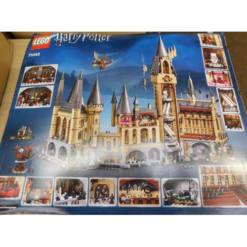 651 - 71043 Lego Harry Potter - new/unused - water damage to box