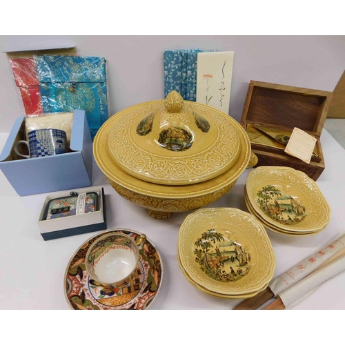 82 - Oriental style - tourist ware including - rice server & bowls