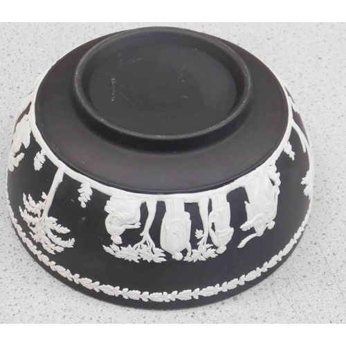 204 - Black & white - Wedgwood Jasper ware bowl