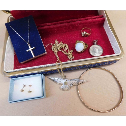 212 - Mixed jewellery - including 9ct gold