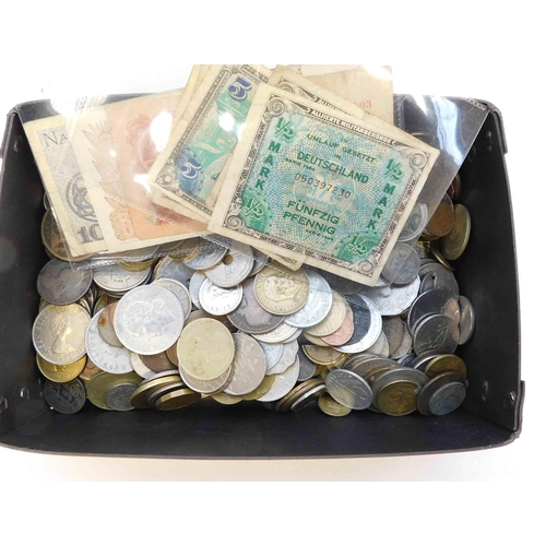 236a - World coins & bank notes