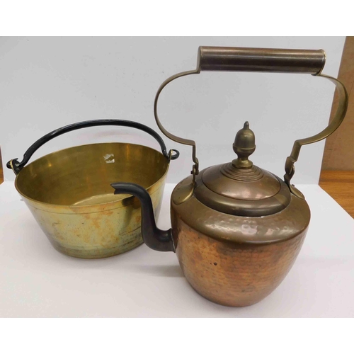 31 - Copper/brass kettle & brass jam pan