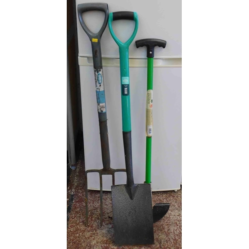 507A - Small selection of gardening tools