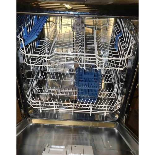 540 - Indesit black dishwasher W/O