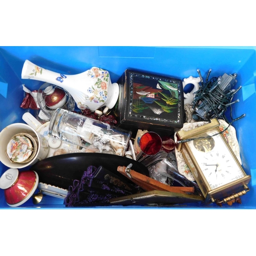 544 - Box of miscellaneous collectable items