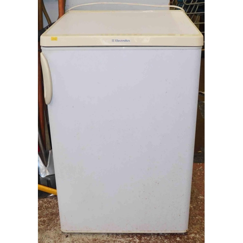 546a - Electrolux under counter fridge w/o (ice box door loose)