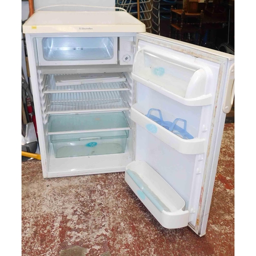 546a - Electrolux under counter fridge w/o (ice box door loose)