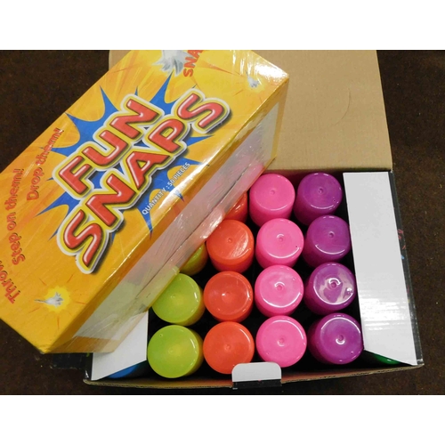 552 - Box of 50x new fun snaps and 24x new party strings