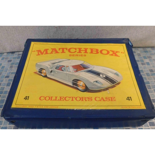 690 - Diecast cars in vintage collectors case