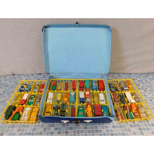 690 - Diecast cars in vintage collectors case