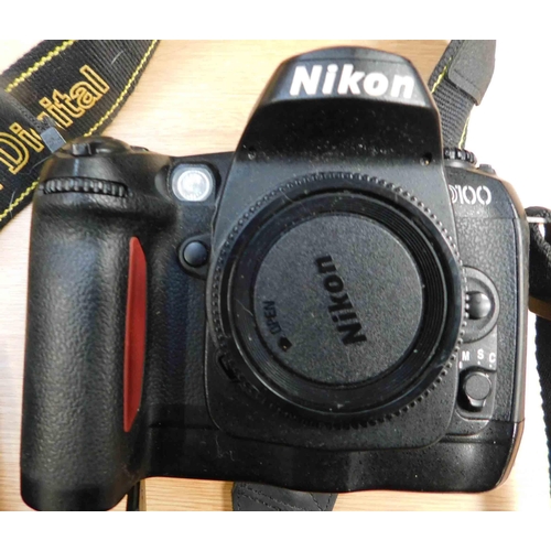 794 - Nikon D100 body (unchecked) + Tamrac bag