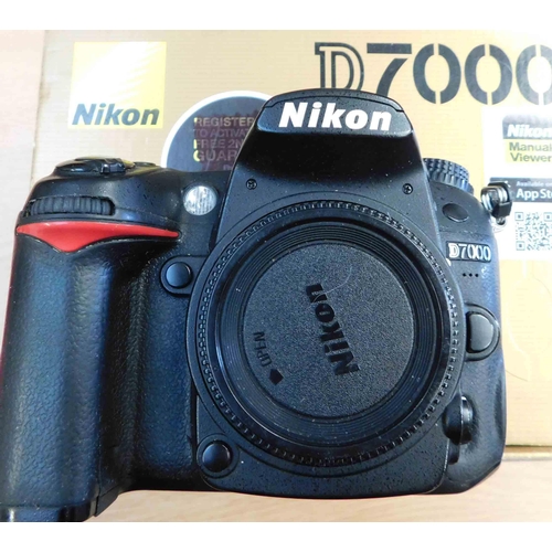 799 - Nikon D7000 w/o