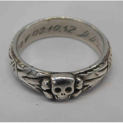 96 - Silver SS style - deaths head ring