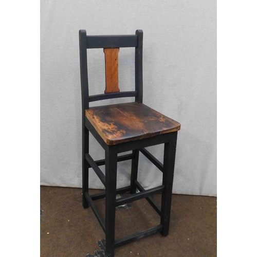 644 - Vintage style bar stool