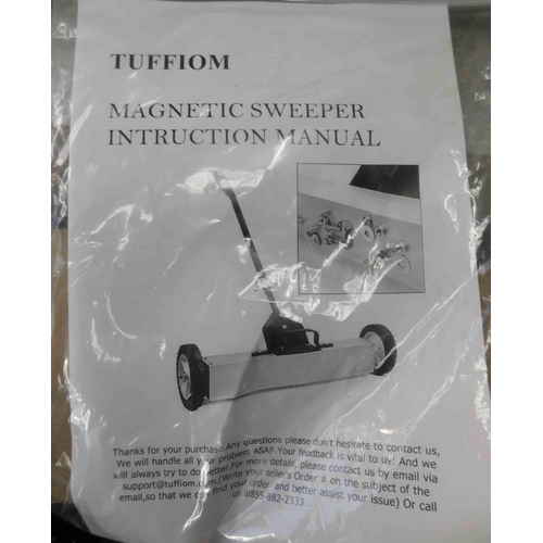 781 - Magnetic sweeper 600mm (new, ideal for workshop, garage etc) w/o