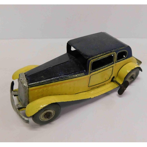 19 - Vintage - Mettoy England/tinplate clockwork car with key - approx. 9