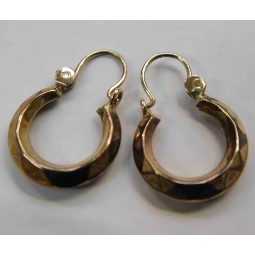 23 - 9ct Gold earrings - 1.0g