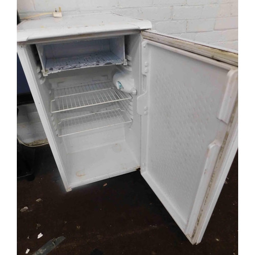 536 - Hotpoint undercounter fridge in working order - missing ice box cover