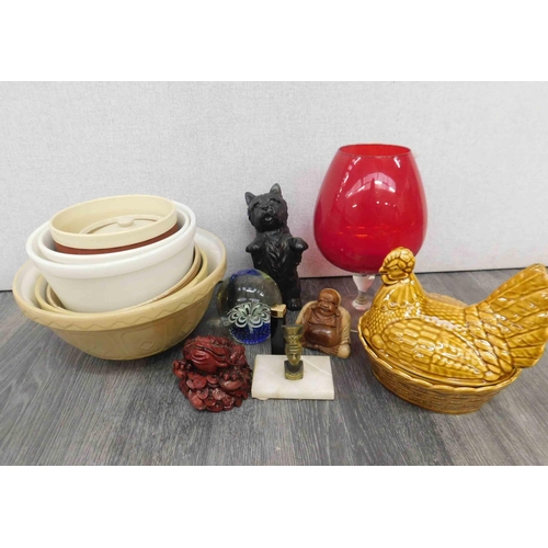 702 - Mixed collection of items inc paper weights, mixing bowls etc