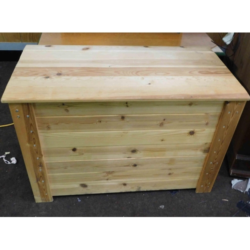 759 - Wooden pine box