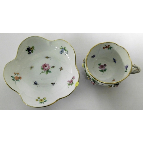 42 - Meissen - cup & saucer with floral pattern & insects - flower on outer with insects - no damage - cr... 