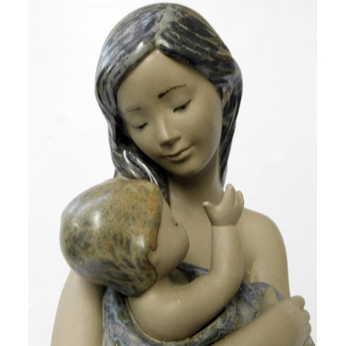 5 - Large Lladro - Gentle Embrace/mother & child - 46cm tall - no box or damage