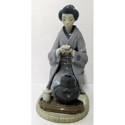 9 - Lladro - Japanese girl serving tea Model No. 5122 - no damage