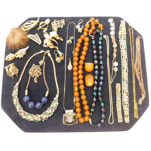 251 - Costume jewellery including - gold tone & vintage