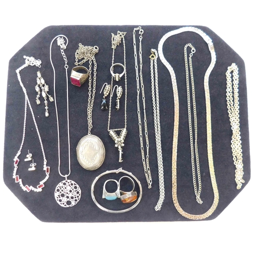 252 - Costume jewellery - including vintage examples