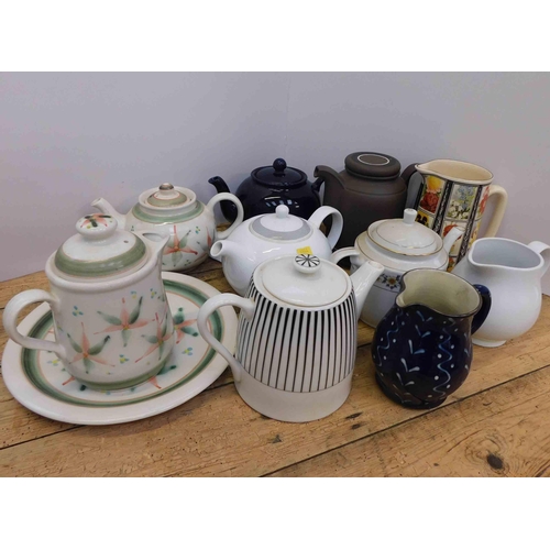 31 - Ceramic - jugs & teapots