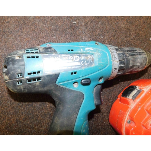 510 - Makita 18v cordless drill & charger + 2x batteries-unchecked