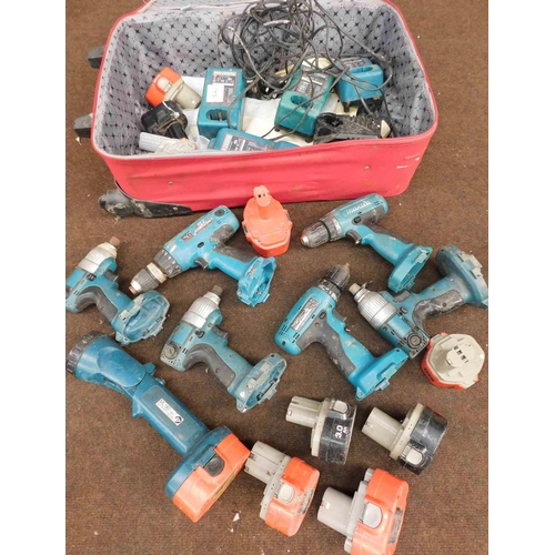 516 - Large selection of Makita cordless drills/batteries/chargers-unchecked