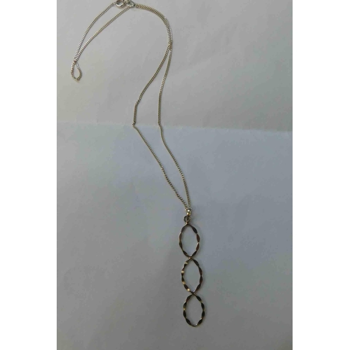 262 - Silver chain & pendant