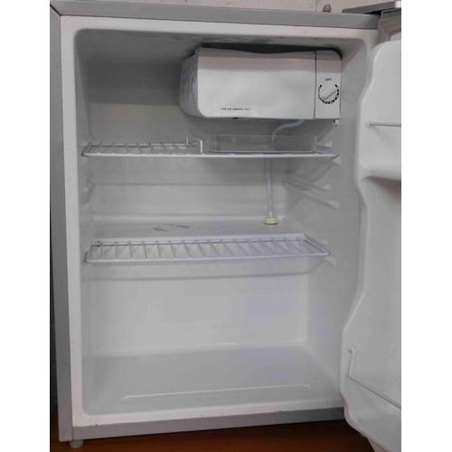 533 - Logik tabletop fridge w/o