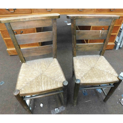 557 - 2x Chapel chairs