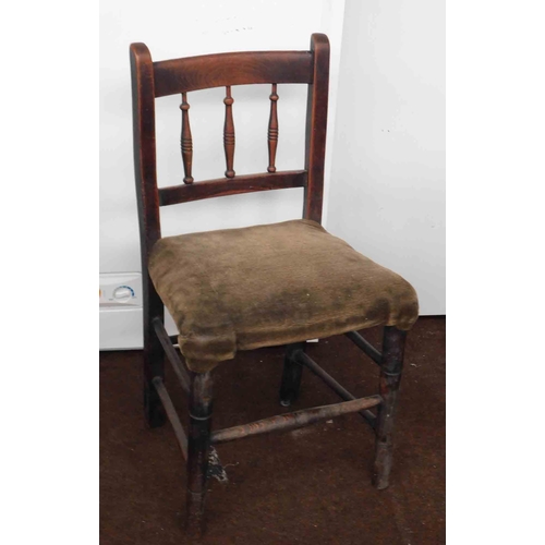 560 - Vintage child's chair