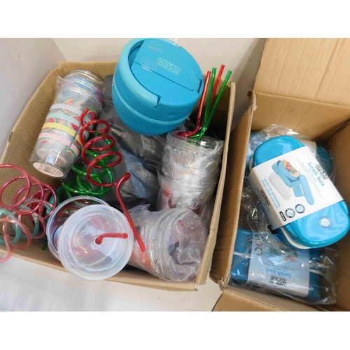 582 - Mixed new lunch boxes and plastic cups with straws