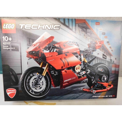 636 - Lego Technic new, boxed Ducati Panigale V4R (42107)