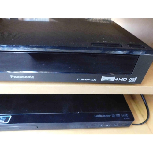 730 - Sony Bravia LCD colour TV in W/O incl. remote and stand plus 2x Freeview boxes