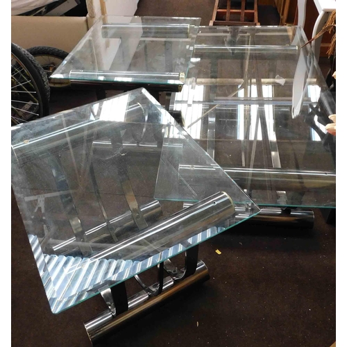 739 - 3x Glass tables