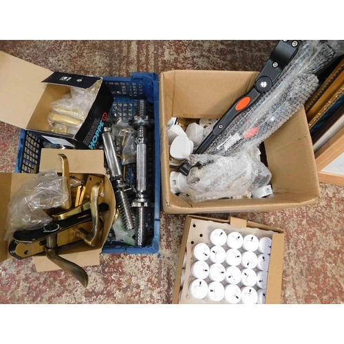 817 - Mixed lot of new door handles, plugs & new bike stands
£1 start - all monies go to Bradford Nightsto... 