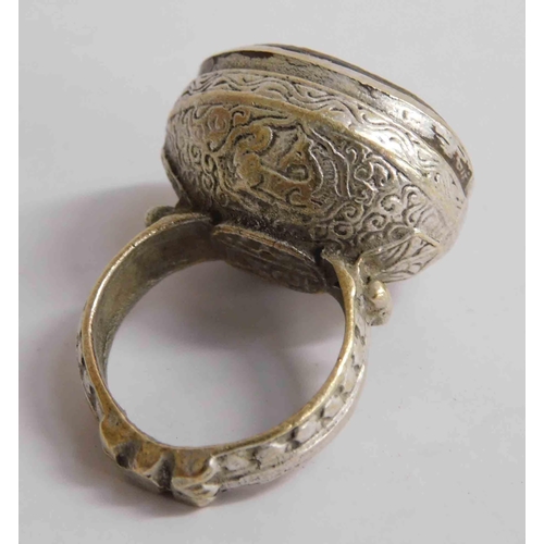 141 - Antique - white metal - Islamic armorial stamp ring